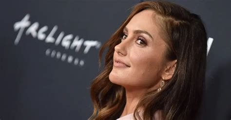 WATCH: Minka Kelly Talks Plastic Surgery And Past。